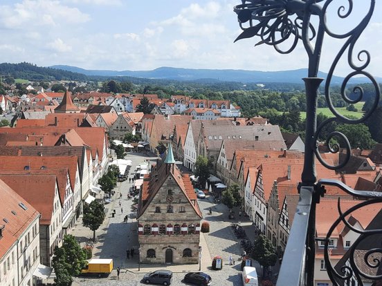 Blick von der Johanniskirche über den Laufer Marktplatz: Gerade denkmalgeschützte historische Altstädte sind eine besondere Herausforderung für die erneuerbare Wärmeversorgung