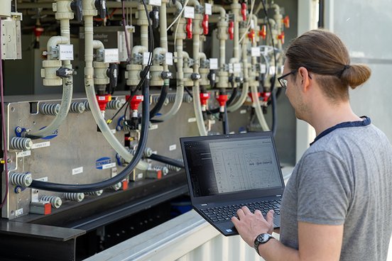 Neue Energiemanagement-Strategien und Softwarewerkzeuge werden im Reallabor des Fraunhofer IISB getestet und validiert