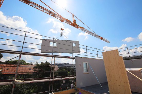 Bild von GEWOBAU Erlangen: Serielle Aufstockung der Fassade