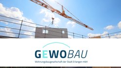 Bild von GEWOBAU Erlangen: Serielle Aufstockung der Fassade mit Logo der GEWOBAU Erlangen